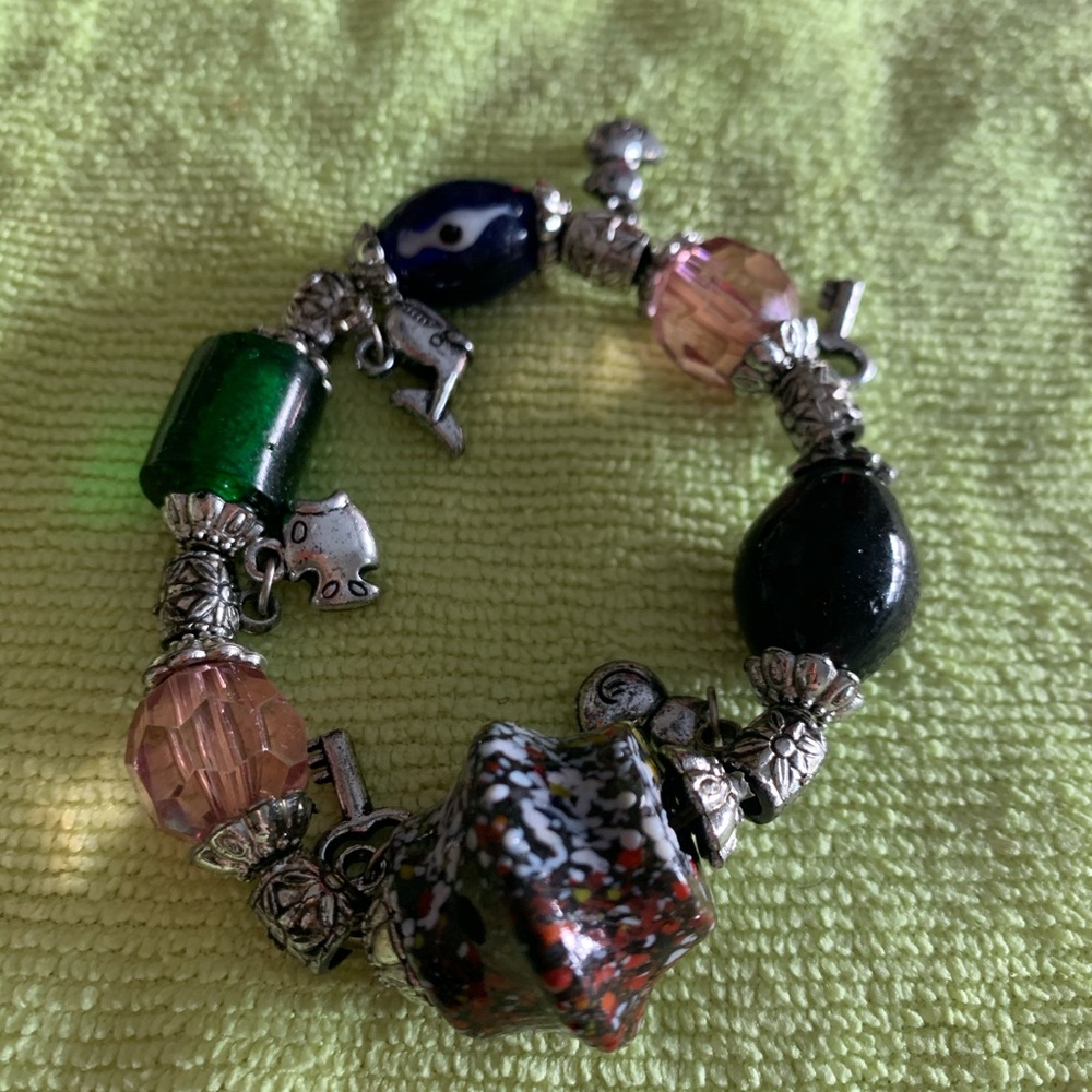 Women’s costume jewelry bracelet